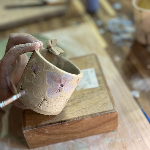 ورشة طباعة الورد و الدانتيل عالخزف (slab building) قطعتين